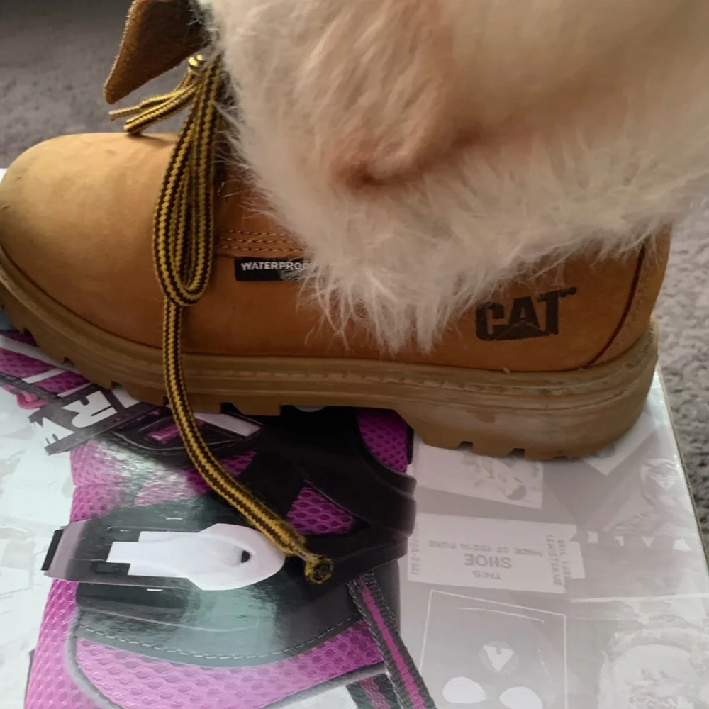 Boots - Picture 4 of 10